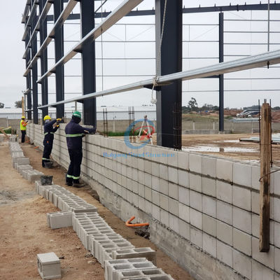 Construção de estruturas pré-fabricadas de aço