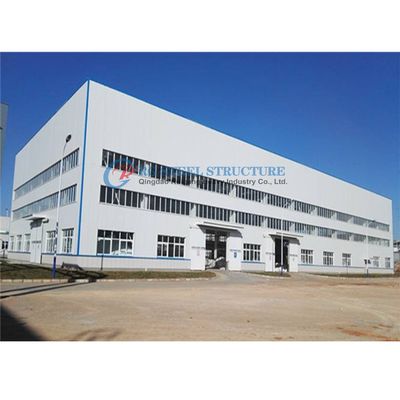 Oficina de estruturas de aço pré-fabricadas sustentáveis com sistemas avançados de guindastes