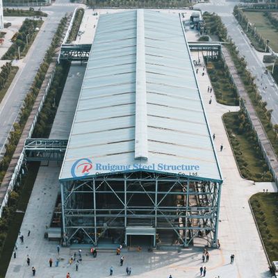 Armazém de estruturas de aço personalizadas com acesso a guindaste de ponte