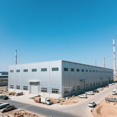 Prédio de Armazém com Estrutura de Aço Pré-Fabricada Personalizada com Painéis Isolados e Aço Leve